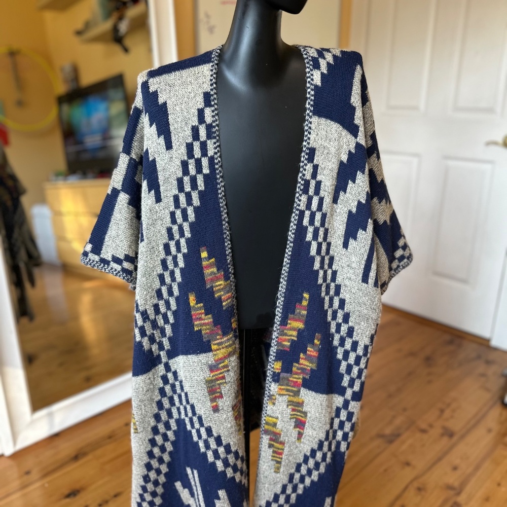 Aztec Pocket Ruana - Picture 4 of 7